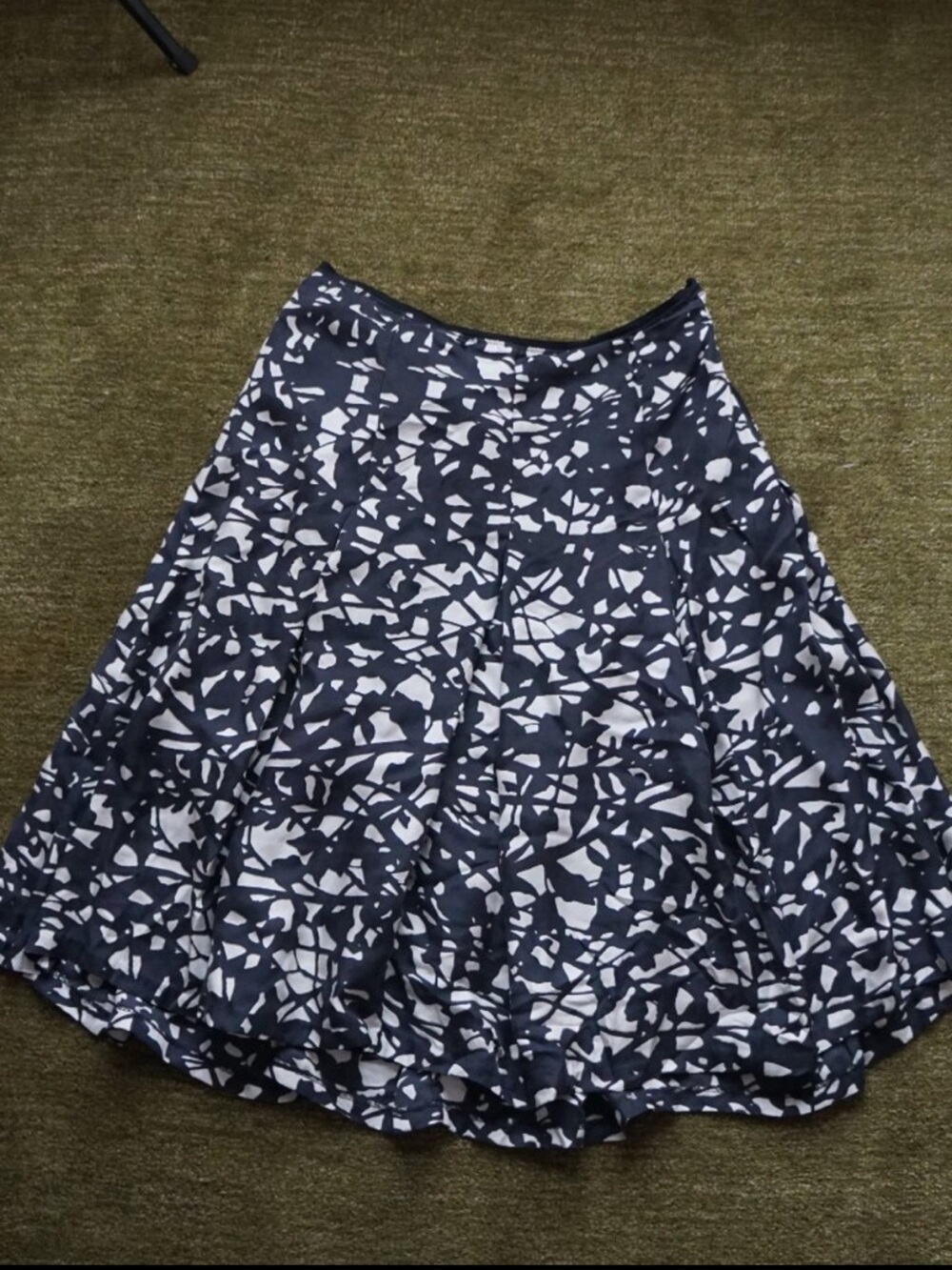 Banana Republic 100% Silk Black & White Printed Midi Skirt